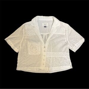 American Eagle Outfitters White Eyelet Cropped Button-Up Shirt  xs
